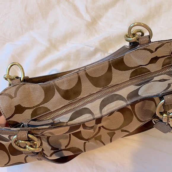 Genuine Coach Shoulder Bag - Picture 6 of 8